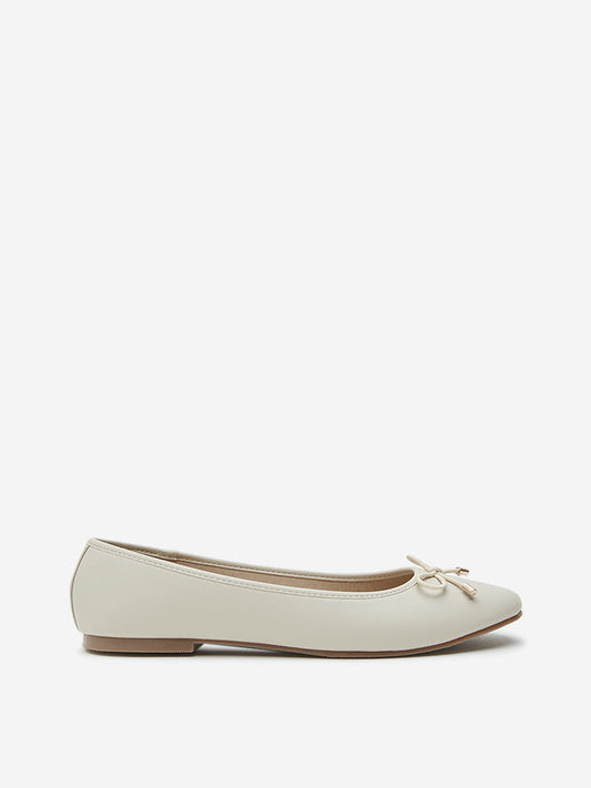 LUNA BLU Ivory Bow-Detailed Ballerina